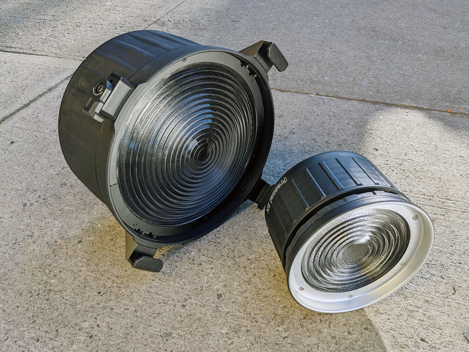 Aputure F10 Fresnel / x2 + Barndoors
